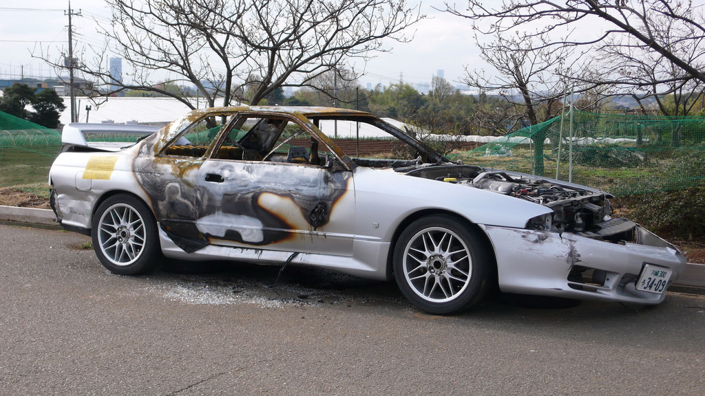 broken-nissan-skyline-flyer